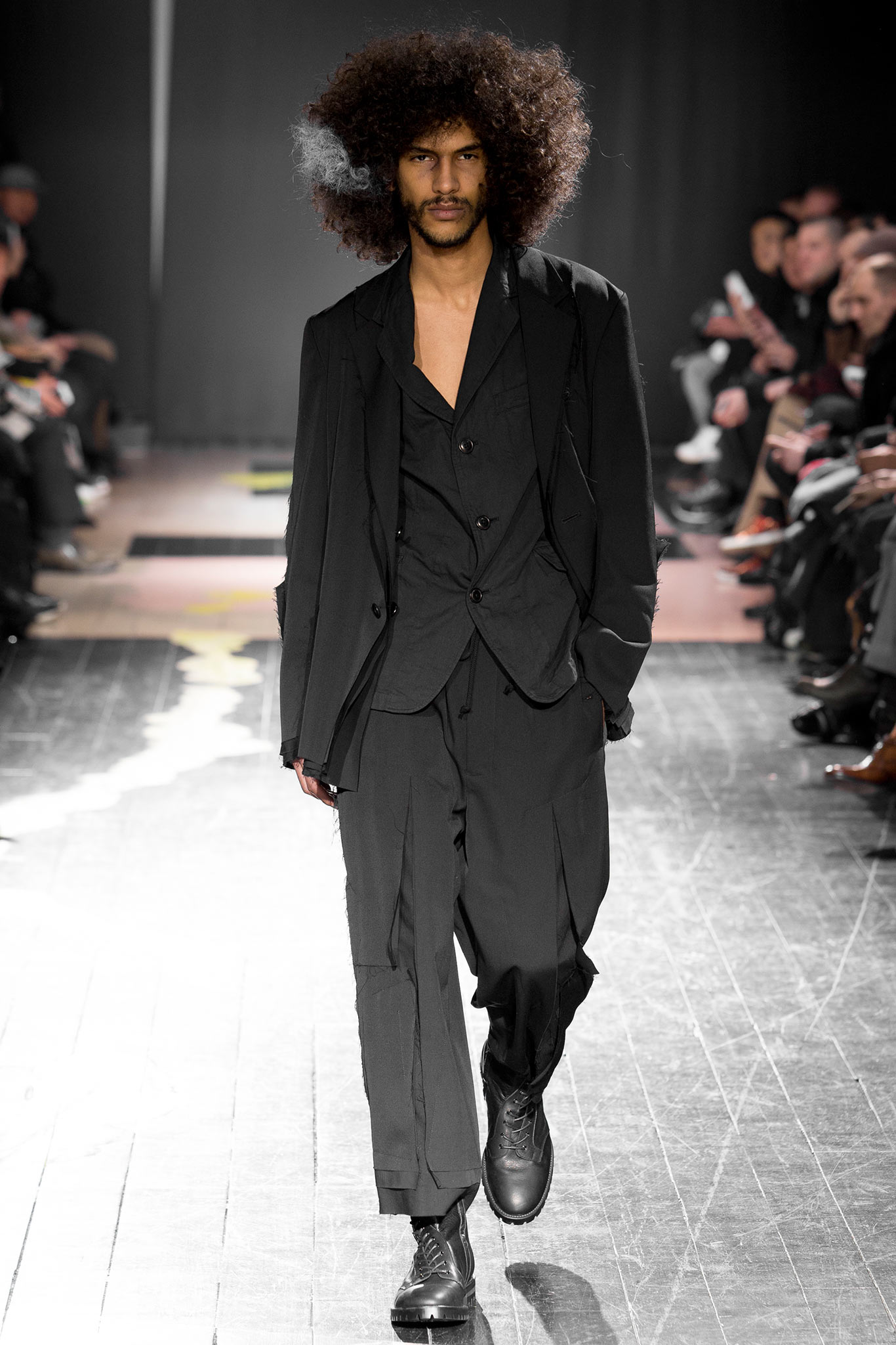 Yohji Yamamoto Menswear F/W 2015 Paris | GRAVERAVENS