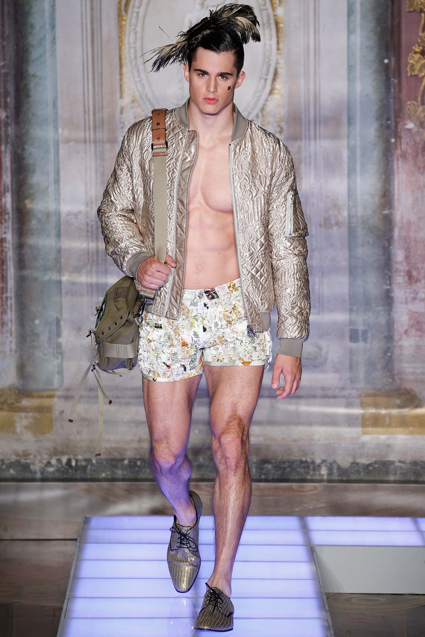 Moschino Menswear S/S 2016 | GRAVERAVENS